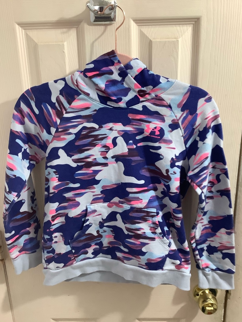 Under Armour blue pink purple camo kids hoodie size M camouflage athletic